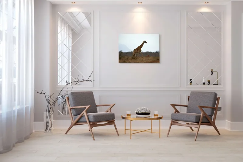 Tablou Canvas, "Gingașul rege al savanei africane", Girafă, Savana, Cer, Arbori, Pământ, Sălbăticie, Picioare, Eleganță, Gât, Peisaj, 100 x 70 cm – poza 5