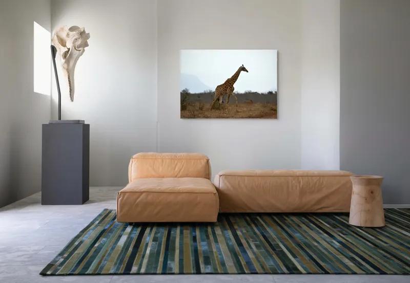 Tablou Canvas, "Gingașul rege al savanei africane", Girafă, Savana, Cer, Arbori, Pământ, Sălbăticie, Picioare, Eleganță, Gât, Peisaj, 100 x 70 cm – poza 7