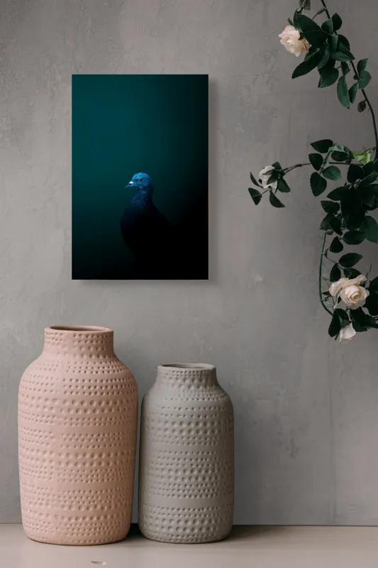Tablou Canvas, "Porumbel în întunericul misterios al nopții", Porumbel, Mister, Eleganță, Umbră, Contrast, Noapte, Izolare, Calm, Albastru, Obscuritate, 26 x 39 cm – poza 6