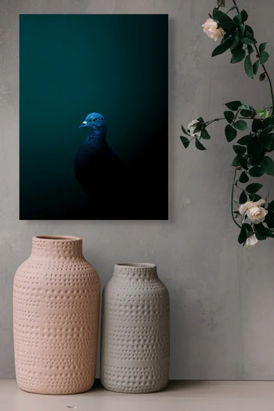 Tablou Canvas, "Porumbel în întunericul misterios al nopții", Porumbel, Mister, Eleganță, Umbră, Contrast, Noapte, Izolare, Calm, Albastru, Obscuritate, 39 x 54 cm – poza 6