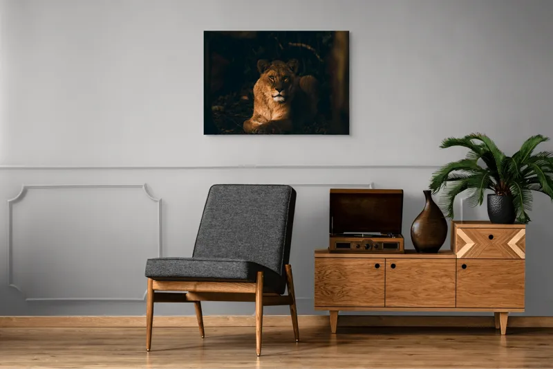 Tablou Canvas, "Regina în liniștea nopții africane", Puternic, Regal, Majestic, Vultur, Noapte, Reflexie, Serenitate, Forta, 100 x 70 cm – poza 8