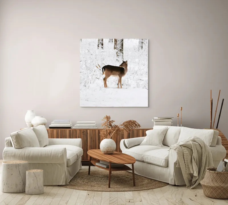 Tablou Canvas, "Căprioară singuratică în pădurea înzăpezită", Plante, Zăpadă, Copac, Cerb, Frig, Natural, Iarnă, Peisaj, 100 x 100 cm – poza 3