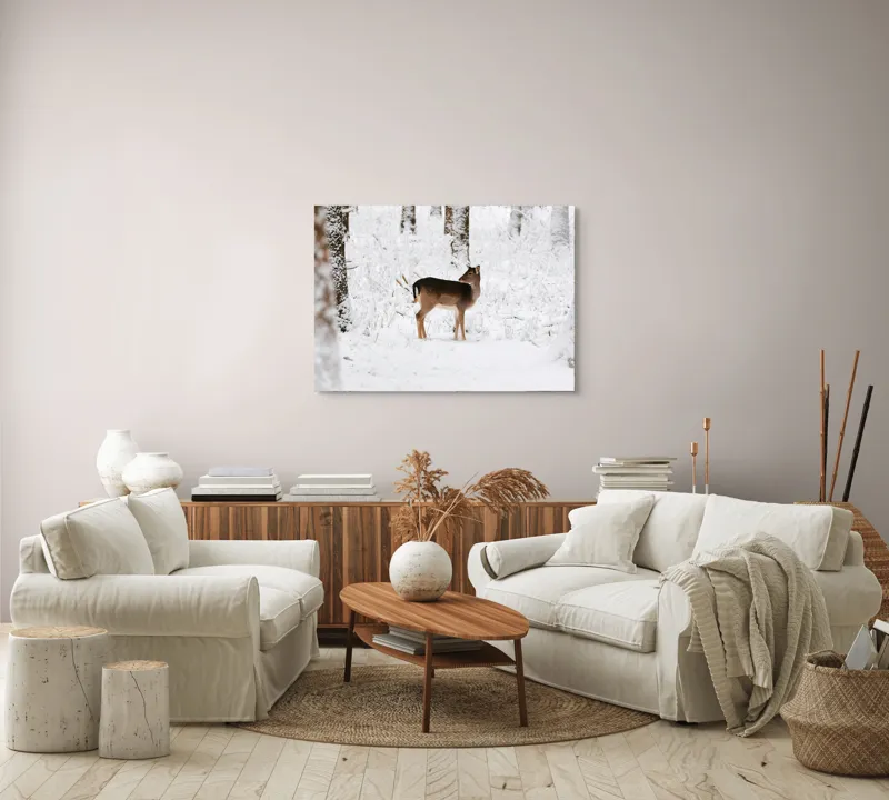 Tablou Canvas, "Căprioară singuratică în pădurea înzăpezită", Plante, Zăpadă, Copac, Cerb, Frig, Natural, Iarnă, Peisaj, 100 x 70 cm – poza 3