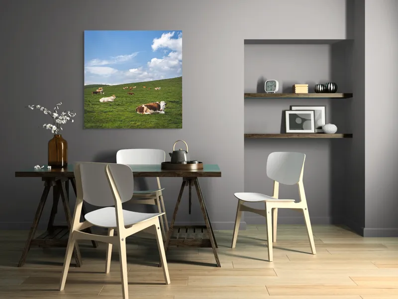 Tablou Canvas, "Vaci odihnindu-se pe deal verde", Nori, Cer, Vaci, Pajiște, Verde, Albastru, Relaxare, Natură, Peisaj, Liniște, 100 x 100 cm – poza 6