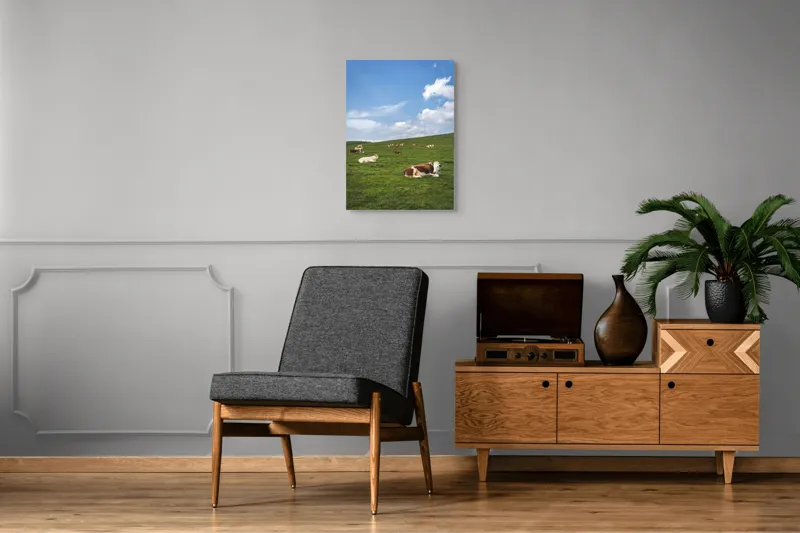 Tablou Canvas, "Vaci odihnindu-se pe deal verde", Nori, Cer, Vaci, Pajiște, Verde, Albastru, Relaxare, Natură, Peisaj, Liniște, 50 x 70 cm – poza 8
