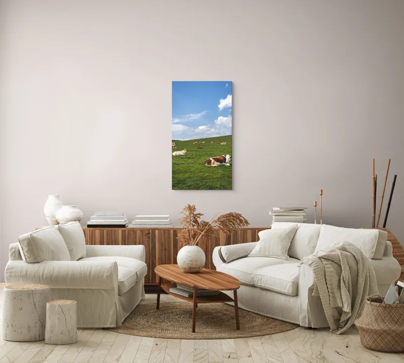 Tablou Canvas, "Vaci odihnindu-se pe deal verde", Nori, Cer, Vaci, Pajiște, Verde, Albastru, Relaxare, Natură, Peisaj, Liniște, 50 x 90 cm – poza 7