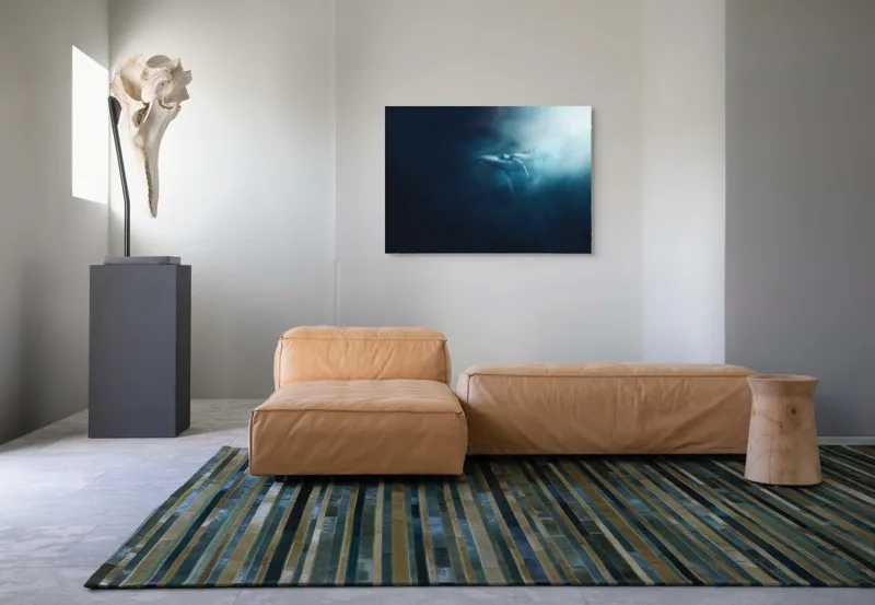 Tablou Canvas, "Balena dansând în lumina albastră", Albastru, Lumină, Balena, Ocean, Nemărginire, Mister, Grație, Profunzime, Frumusețe, Calm., 100 x 70 cm – poza 7