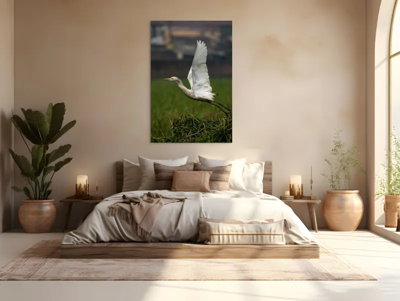 Tablou Canvas, "Egreta alunecând prin natură verde", Egreta, Zbor, Aripi, Libertate, Natură, Graziozitate, Verdeață, Peisaj., 100 x 150 cm – poza 3