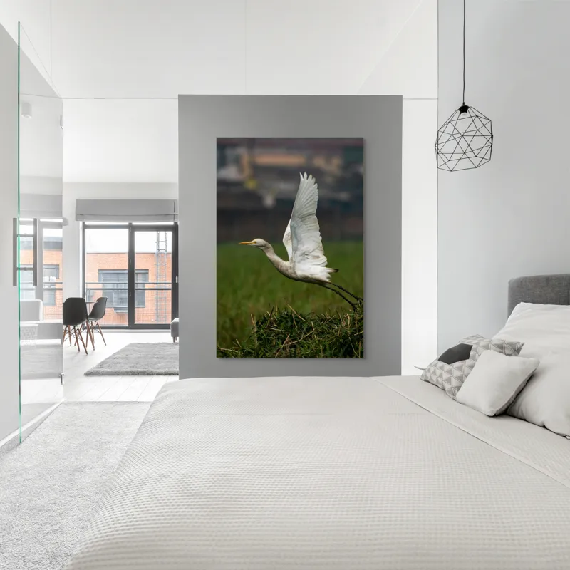 Tablou Canvas, "Egreta alunecând prin natură verde", Egreta, Zbor, Aripi, Libertate, Natură, Graziozitate, Verdeață, Peisaj., 100 x 150 cm – poza 5