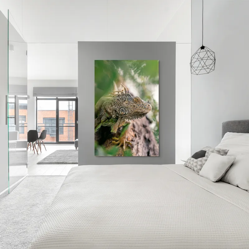 Tablou Canvas, "Iguana printre frunze și crengi", Verde, Reptilă, Trunchi, Textură, Frunziș, Detalii, Natură, Primate, Culoare, Explorare, 100 x 150 cm – poza 5