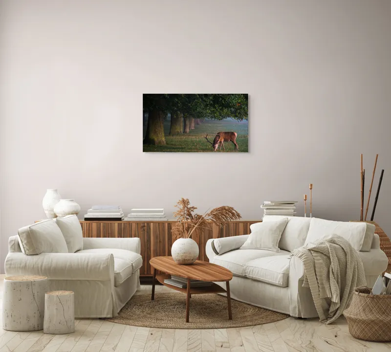 Tablou Canvas, "Cerbul pășind în lumina dimineții", Cerb, Pădure, Verdeață, Lumină, Serenitate, Natură, Pace, Copaci, Iarbă, Tranquilitate, 90 x 50 cm – poza 4