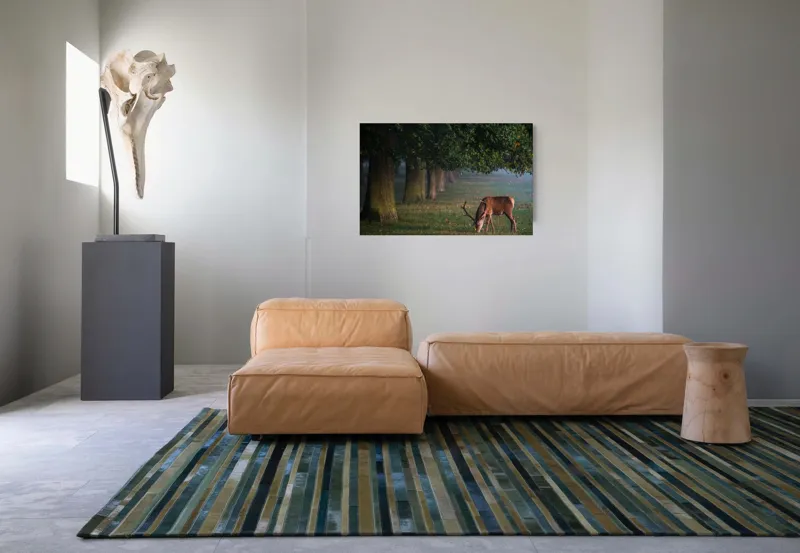 Tablou Canvas, "Cerbul pășind în lumina dimineții", Cerb, Pădure, Verdeață, Lumină, Serenitate, Natură, Pace, Copaci, Iarbă, Tranquilitate, 90 x 50 cm – poza 8