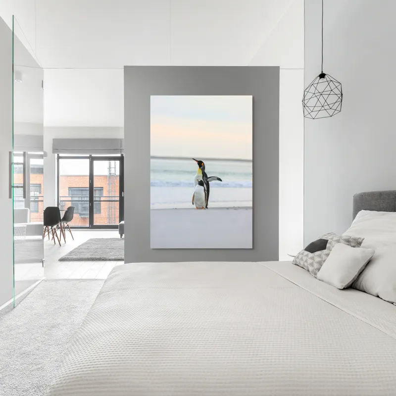 Tablou Canvas, "Regii gheții pe plajă
", Pinguini, Plajă, Ocean, Aurore, Cer, Aripi, Nisip, Apă, 100 x 150 cm – poza 5