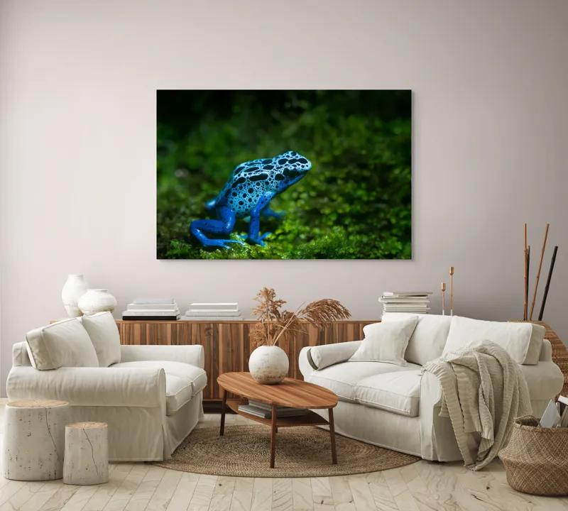 Tablou Canvas, "Broasca albastră în pădurea tropicală", Broască, Albastră, Textură, Pădure, Verde, Vibrantă, Natură, 150 x 100 cm – poza 3
