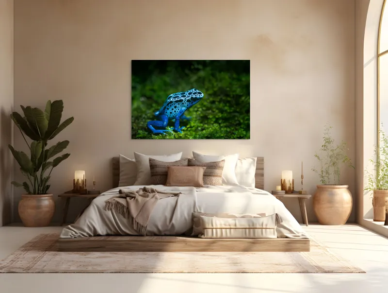 Tablou Canvas, "Broasca albastră în pădurea tropicală", Broască, Albastră, Textură, Pădure, Verde, Vibrantă, Natură, 150 x 100 cm – poza 4