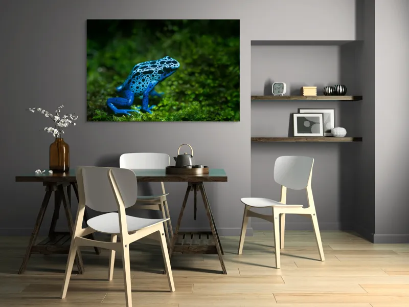 Tablou Canvas, "Broasca albastră în pădurea tropicală", Broască, Albastră, Textură, Pădure, Verde, Vibrantă, Natură, 150 x 100 cm – poza 5