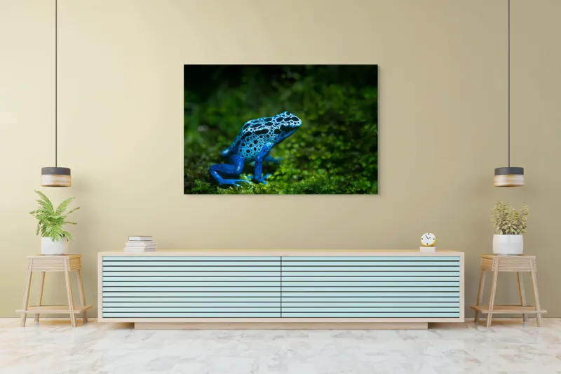 Tablou Canvas, "Broasca albastră în pădurea tropicală", Broască, Albastră, Textură, Pădure, Verde, Vibrantă, Natură, 150 x 100 cm – poza 6