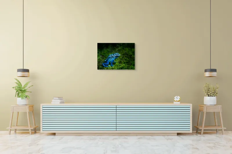 Tablou Canvas, "Broasca albastră în pădurea tropicală", Broască, Albastră, Textură, Pădure, Verde, Vibrantă, Natură, 70 x 50 cm – poza 7