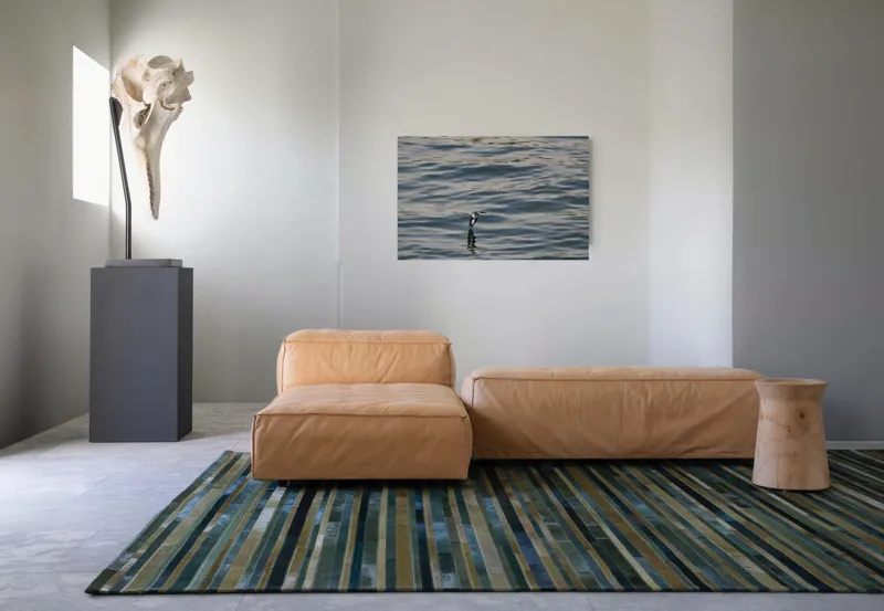 Tablou Canvas, "Pasărea alunecând deasupra apei liniștite", Pasăre, Reflecție, Zbor, Apă, Ondulații, Serenitate, Culoare, Natură, 90 x 50 cm – poza 8