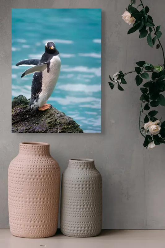 Tablou Canvas, "Pinguinul pe stâncă lângă apă", Pinguin, Ocean, Valuri, Piatra, Nature, Libertate, Frumusețe, Apă, Serenitate, Eleganță, 39 x 54 cm – poza 6