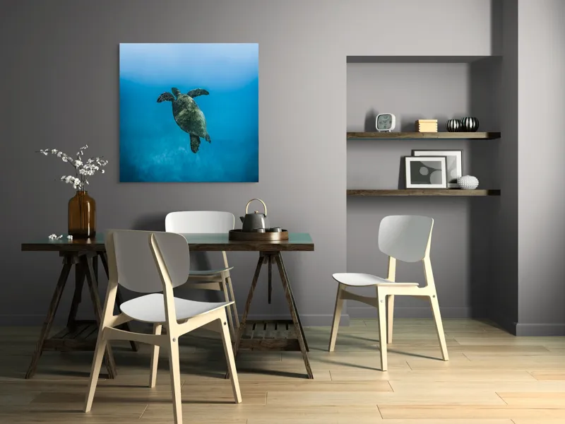Tablou Canvas, "Turtle dansând în adâncuri albastre", Testoasă, Ocean, Albastru, Liniște, Majestuos, Natură, Subacvatic, Libertate, Grație, Splendoare, 100 x 100 cm – poza 6