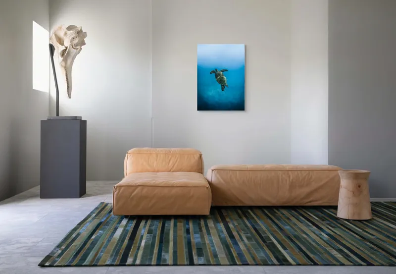 Tablou Canvas, "Turtle dansând în adâncuri albastre", Testoasă, Ocean, Albastru, Liniște, Majestuos, Natură, Subacvatic, Libertate, Grație, Splendoare, 50 x 70 cm – poza 7
