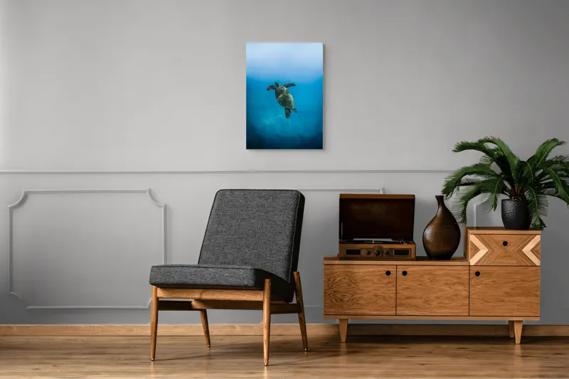 Tablou Canvas, "Turtle dansând în adâncuri albastre", Testoasă, Ocean, Albastru, Liniște, Majestuos, Natură, Subacvatic, Libertate, Grație, Splendoare, 50 x 70 cm – poza 8