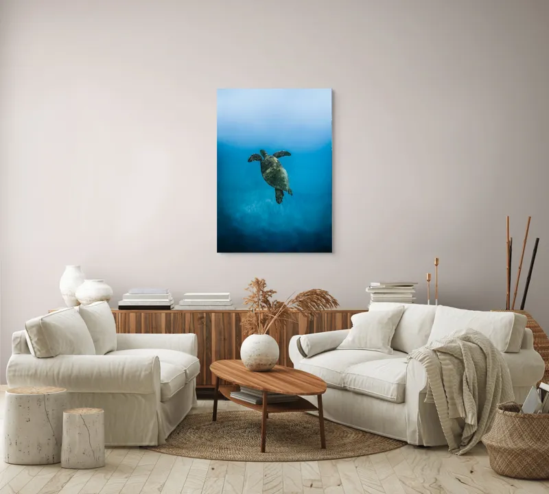Tablou Canvas, "Turtle dansând în adâncuri albastre", Testoasă, Ocean, Albastru, Liniște, Majestuos, Natură, Subacvatic, Libertate, Grație, Splendoare, 70 x 100 cm – poza 4
