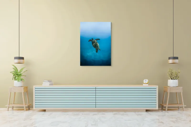 Tablou Canvas, "Turtle dansând în adâncuri albastre", Testoasă, Ocean, Albastru, Liniște, Majestuos, Natură, Subacvatic, Libertate, Grație, Splendoare, 70 x 100 cm – poza 5