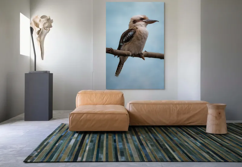 Tablou Canvas, "Pasărea râzătoare pe ramura destinului", Pasăre, Creangă, Cioc, Penaj, Albastru, Ochii, Cer, Natural, Frumos, Eleganță, 100 x 150 cm – poza 7