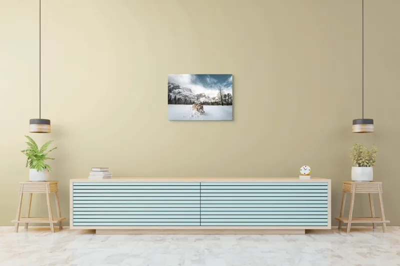 Tablou Canvas, "Husky explorând peisajul montan de iarnă", Munți, Zăpadă, Husky, Norii, Iarnă, Peisaj, Arbori, Cer, Aventură, Frig., 70 x 50 cm – poza 7