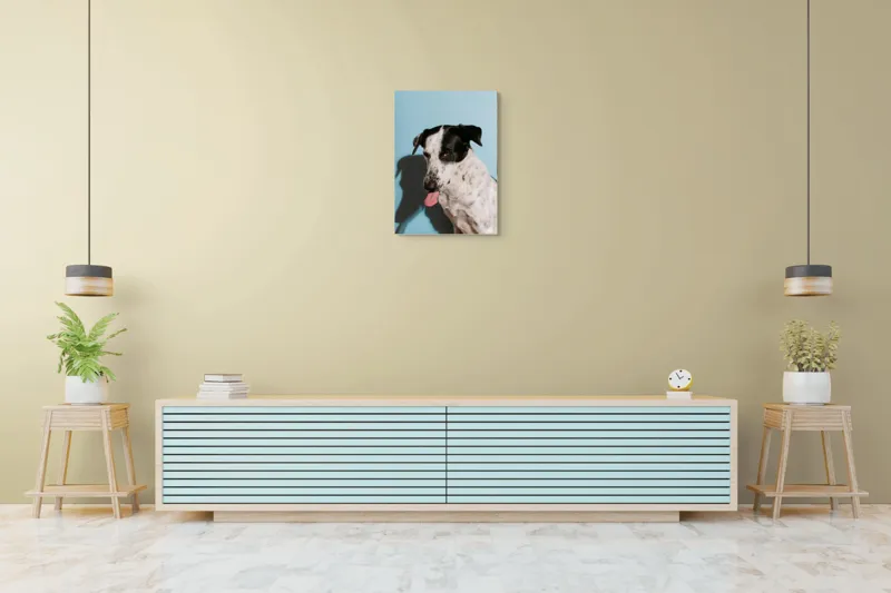 Tablou Canvas, "Câine amuzant cu fundal albastru", Câine, Limbă, Fundal Albastru, Umbră, Blană Albă, Pete Negre, Urechi Îndoite, Nas Negru, Privire Curioasă, 50 x 70 cm – poza 6