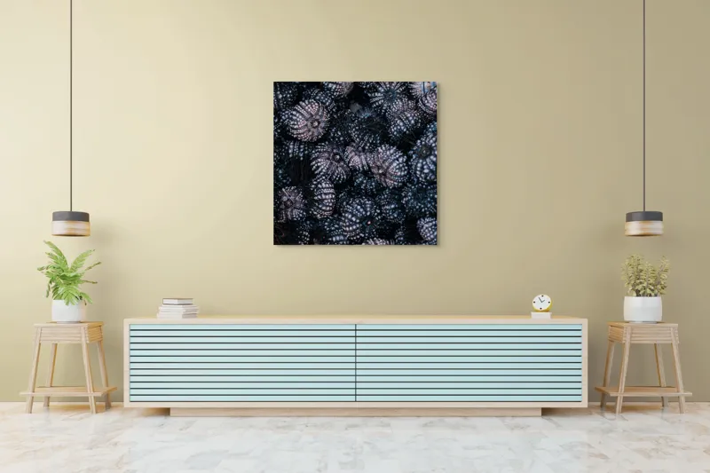 Tablou Canvas, "Misterul mării în scoici întunecate", Arici-De-Mare, Textură, Scoici, Albastre, Ocean, Detalii, Natură, Complexitate, Organic, Misterios, 100 x 100 cm – poza 5