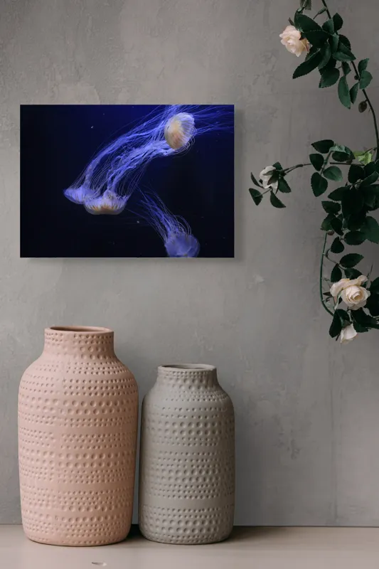 Tablou Canvas, "Dansul grațios al meduzelor fosforescente", Mister, Eleganță, Grație, Lumină, Fluiditate, Dans, Ocean, Delicat, Fascinație, Plutire, 54 x 39 cm – poza 8