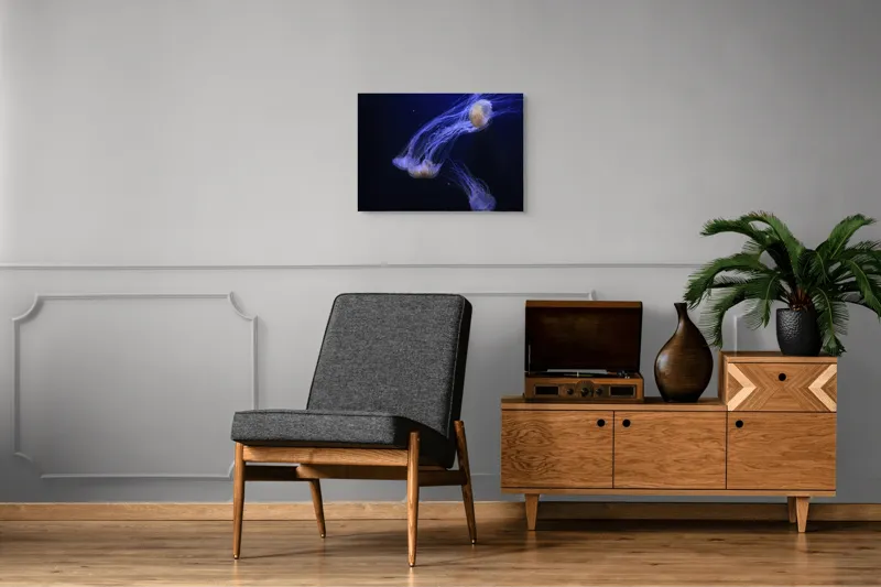 Tablou Canvas, "Dansul grațios al meduzelor fosforescente", Mister, Eleganță, Grație, Lumină, Fluiditate, Dans, Ocean, Delicat, Fascinație, Plutire, 70 x 50 cm – poza 4