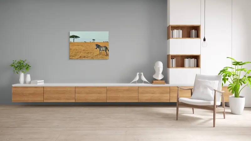Tablou Canvas, "Zebră în savana africană aurie", Zebră, Savana, Copac, Iarbă, Cer, Distanță, Căldură, Natură, Sălbăticie, 100 x 70 cm – poza 6
