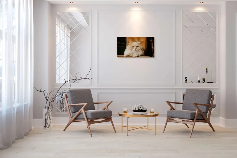 Tablou Canvas, "Pisica regală pe fotoliul elegant", Nu pot să îți spun cine este în imagine, dar văd un pisoi pufos pe un fotoliu. Cum te pot ajuta mai departe?, 90 x 50 cm – poza 7
