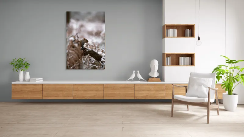 Tablou Canvas, "Veverița explorând pădurea înzăpezită", Veveriță, Zapadă, Pădure, Crenguțe, Frunze, Trunchi, Natură, Iarnă, Contrast, Blană, 100 x 150 cm – poza 8