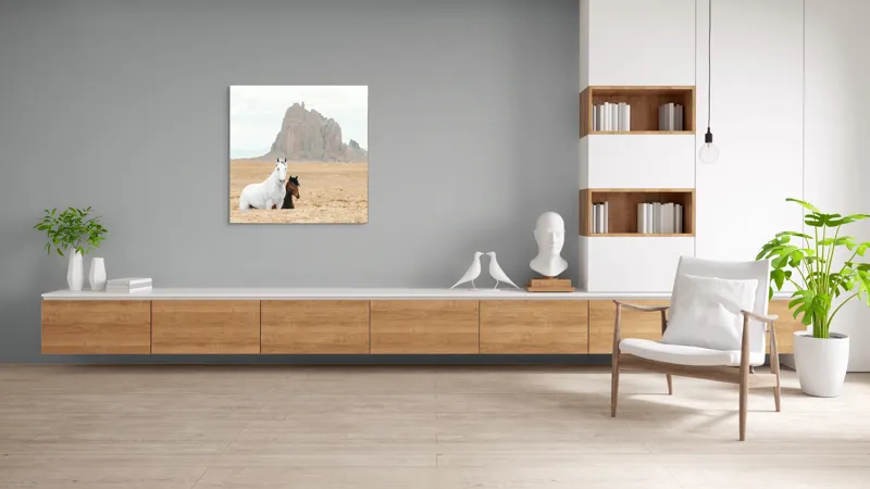 Tablou Canvas, "Cai în deșertul stâncos", Cal, Peisaj, Deșert, Stâncă, Cer, Natură, Serenitate, Contrast, Majestuos, Libertate, 100 x 100 cm – poza 8