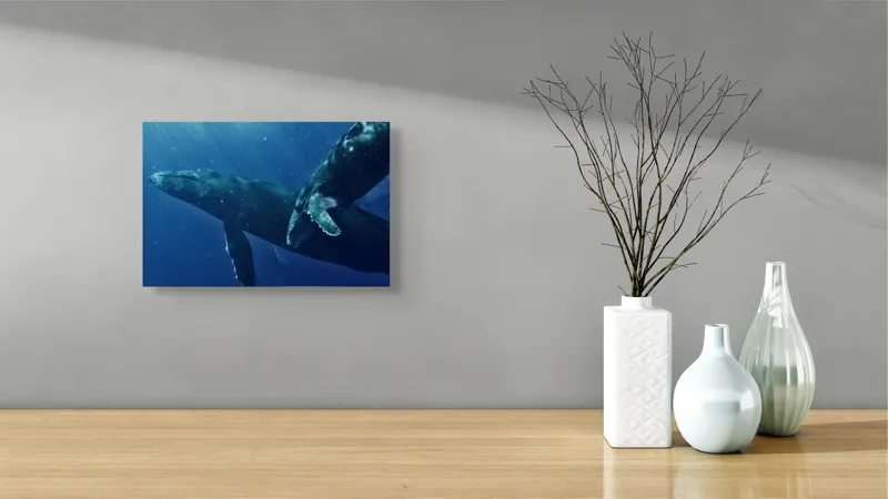 Tablou Canvas, "Dansul grațios al balenelor albastre", Giganți, Ocean, Albastru, Grație, Imersiune, Lumină, Profunzime, Creaturi, Mister, Frumusețe, 39 x 26 cm – poza 8