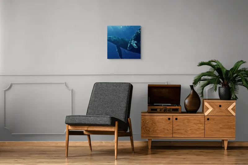 Tablou Canvas, "Dansul grațios al balenelor albastre", Giganți, Ocean, Albastru, Grație, Imersiune, Lumină, Profunzime, Creaturi, Mister, Frumusețe, 50 x 50 cm – poza 6