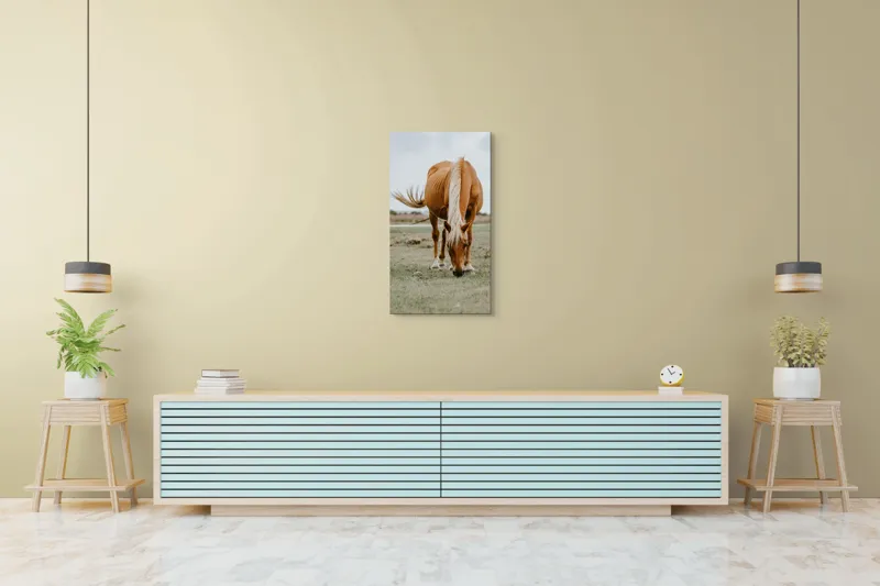Tablou Canvas, "Calul pășunând sub cerul înnorat", Cal, Pășune, Coamă, Culoare, Natură., 50 x 90 cm – poza 6