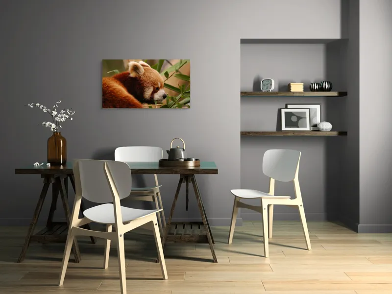 Tablou Canvas, "Panda roșu savurând bambus proaspăt", Iepure, Frunze, Blană, Privire, Natură, Bambus, Roz, Roșcat, Botic, Urechi, Mediu, 90 x 50 cm – poza 3