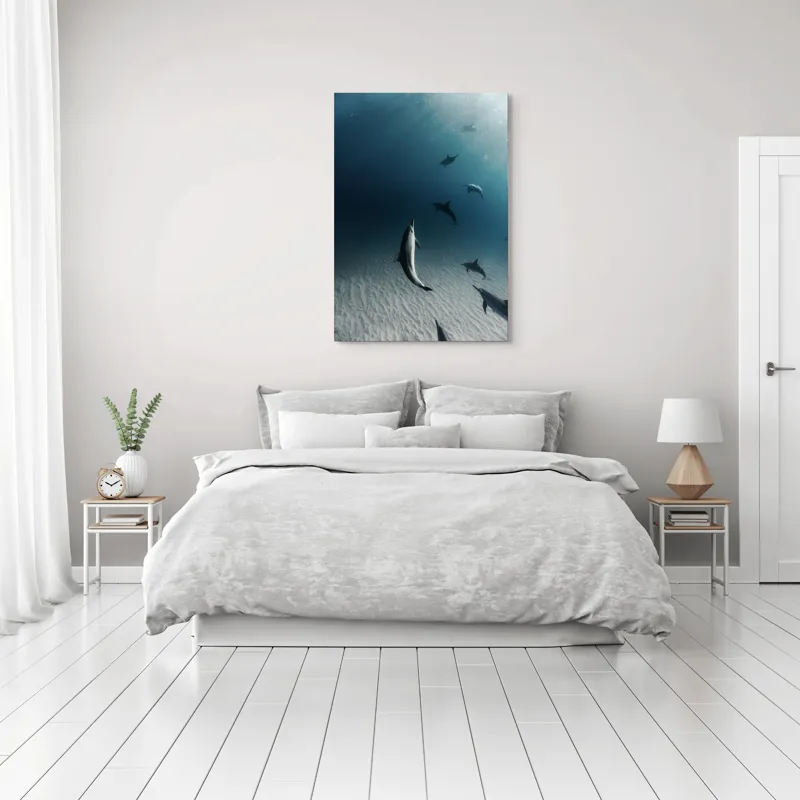 Tablou Canvas, "Dansul grațios al delfinilor sub apă", Delfini, Ocean, Lumina, Nisip, Albastru, Curent, Armonie, Explorare, 70 x 100 cm – poza 3