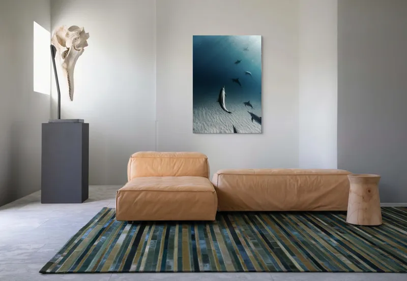 Tablou Canvas, "Dansul grațios al delfinilor sub apă", Delfini, Ocean, Lumina, Nisip, Albastru, Curent, Armonie, Explorare, 70 x 100 cm – poza 7