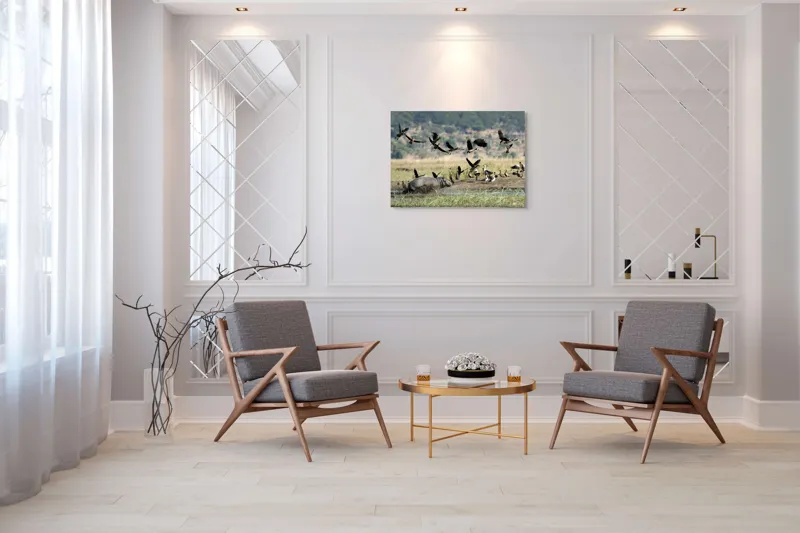 Tablou Canvas, "Hipopotam și păsări în savană africană", Hipopotam, Păsări, Apă, Natură, Zbor, Câmpie, Cer, Animale, Wild, Peisaj, Verde, Habitat, Stufăriș, Dinamică, Grup, Mediu, Viață, Sălbatic, Africa, Ecosistem, 100 x 70 cm – poza 5