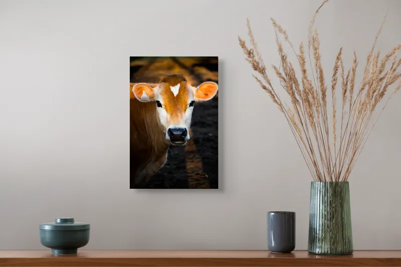 Tablou Canvas, "Vaca sub cerul dimineții aurii", 26 x 39 cm – poza 5