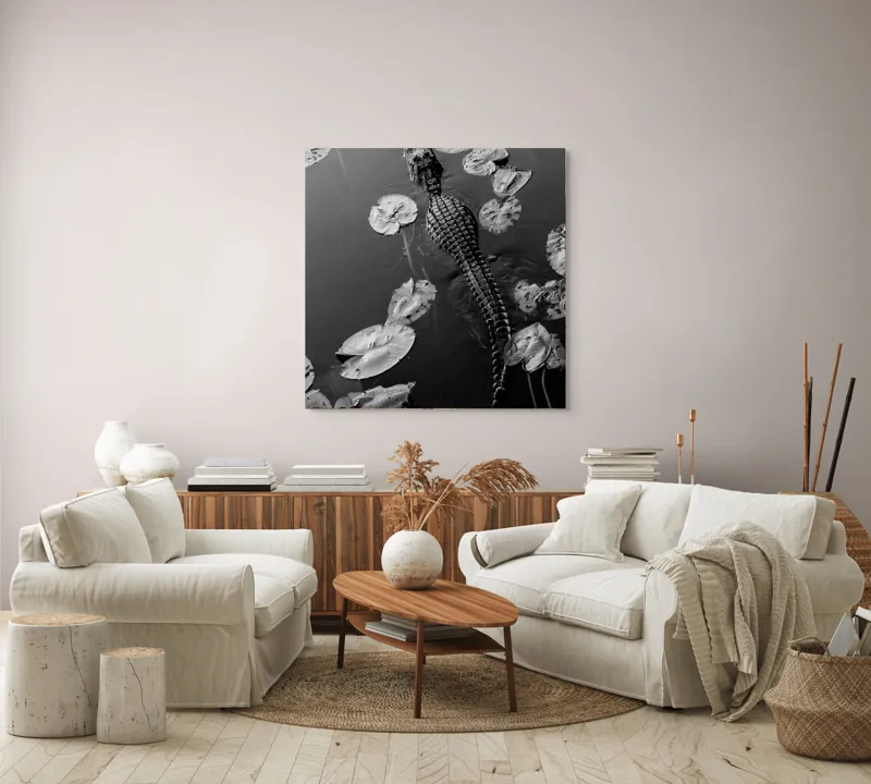Tablou Canvas, "Aligatorul printre frunze de nufăr", Crocodil, Apă, Nufăr, Umbre, Contrast, Textură, Natură, Răscolitor, Tainic, Eleganță, 100 x 100 cm – poza 3