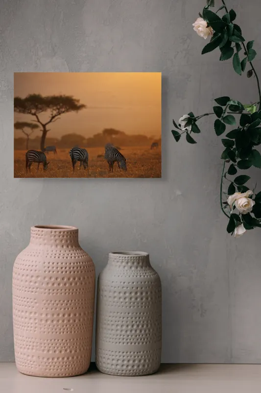 Tablou Canvas, "Zebre în amurgul african blând", Zebre, Savannah, Apus, Siluete, Arbuști, Câmpie, Cer, Serengeti, 54 x 39 cm – poza 8