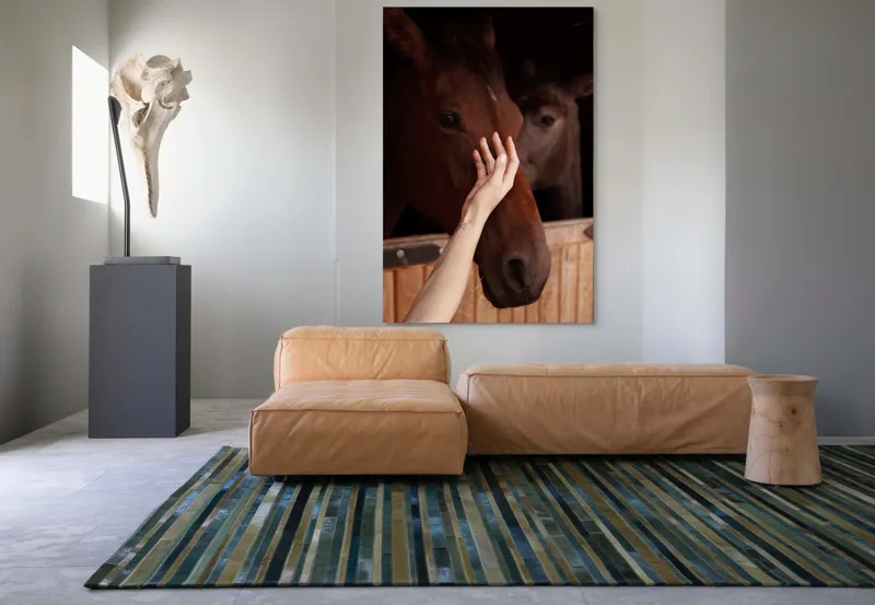 Tablou Canvas, "Mângâierea calului în lumina blândă", 100 x 150 cm – poza 7